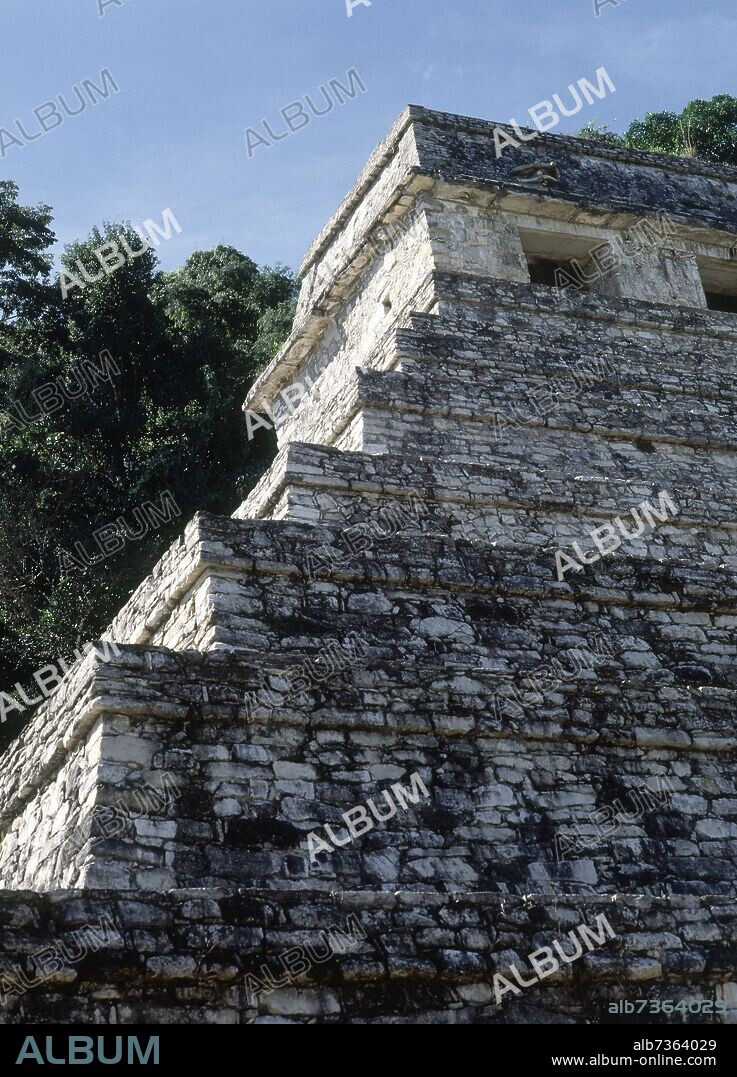 TEMPLO DE LAS INSCRIPCIONES-VISTA DESDE EL SUELO.
