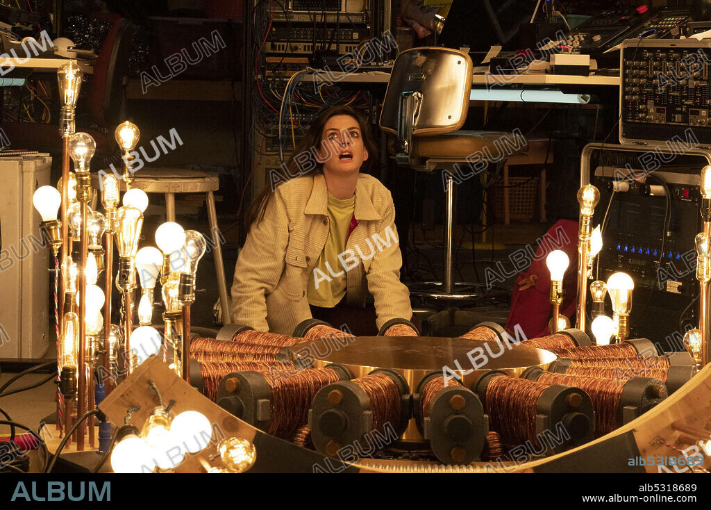 ANNE HATHAWAY in SOLOS, 2021, directed by SAM TAYLOR-JOHNSON and ZACH BRAFF. Copyright AMAZON STUDIOS.