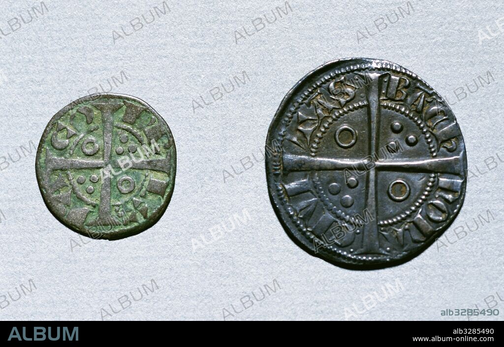 Medieval coins. Left: Diner de Tern. Coined in Barcelona. Reverse. Reign of Jaime I the Conqueror (1218-1276). Right: Croat. Coined in Barcelona. Reverse. Reign Alfonso III of Aragon (1265-1291).