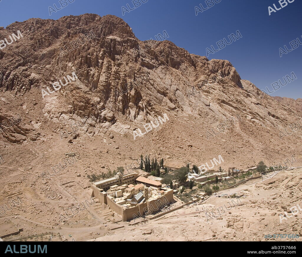 St. Catherine's Monastery, UNESCO World Heritage Site, with shoulder of Mount Sinai behind, Sinai Peninsula Desert, Egypt, North Africa, Africa.