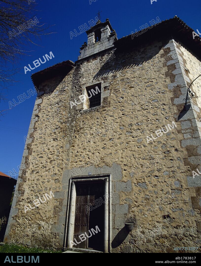 ARTE SIGLO XVIII. ESPAÑA. ERMITA DE SAN MIGUEL DE ARRETXINAGA. Es un edificio hexagonal datado en 1740, aproximadamente. Vista de la FACHADA. MARQUINA (MARKINA). Provincia de Vizcaya. País Vasco.