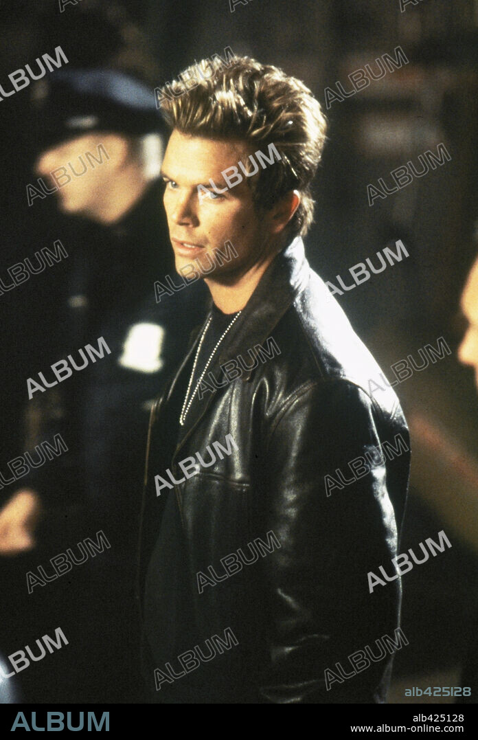 DAVID CHOKACHI in WITCHBLADE-TV, 2000, unter der Regie von RALPH HEMECKER. Copyright WARNER BROS. TELEVISION.