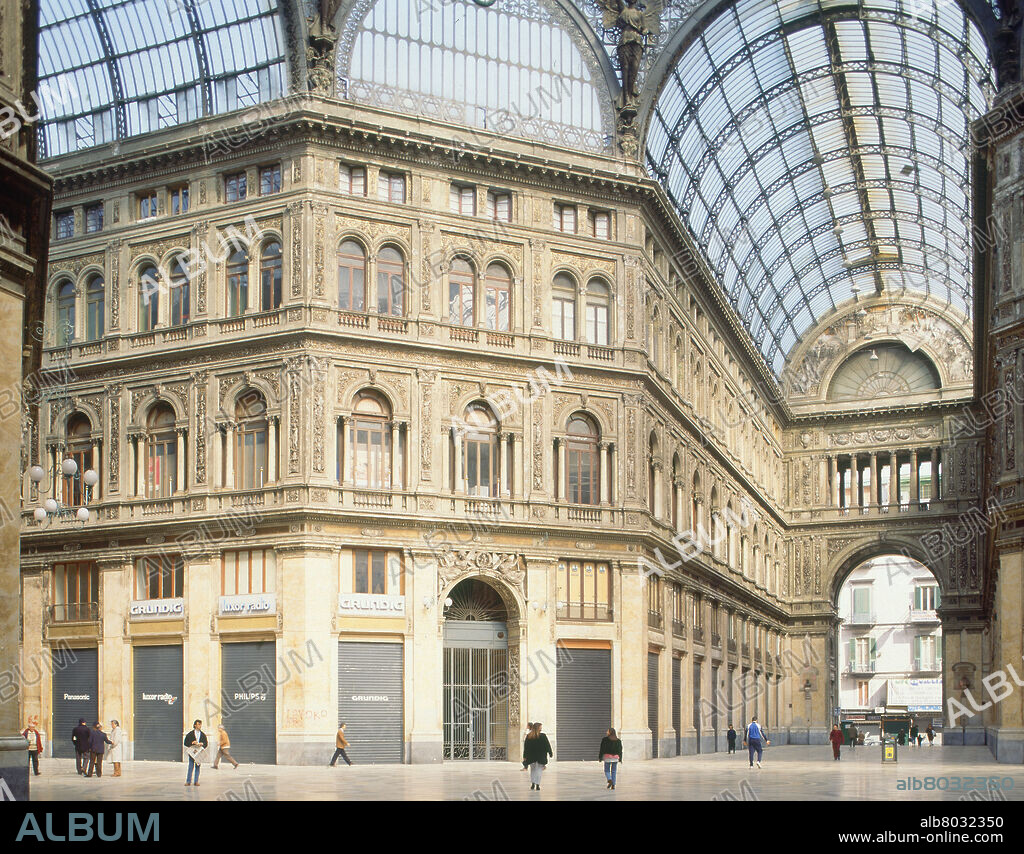 EMMANUEL ROCCO (1811-92) Y PAOLO BOUBEE. INTERIOR DE LA GALERIA UMBERTO I - S XIX - CON LA CRISTALERA DE ACERO Y CRISTAL DE PAOLO BOUBEE.