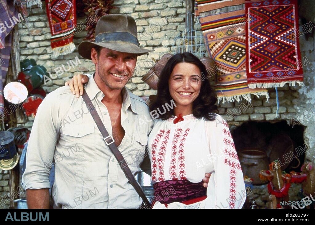 HARRISON FORD et KAREN ALLEN dans RAIDERS OF THE LOST ARK, 1981, réalisé par STEVEN SPIELBERG. Copyright LUCASFILM LTD/PARAMOUNT.
