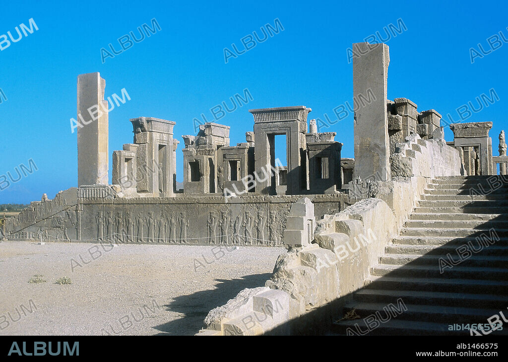Persian art. Achaemenid period. Apadana Palace. Ruins. First palace built under Darius I in the new capital, Persepolis. It stands on a plinth decorated with reliefs depicting the royal guard. 6th and 5th centuries B.C. Islamic Republic of Iran.