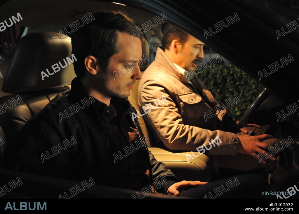 ELIJAH WOOD y NICOLAS CAGE en POLICÍAS CORRUPTOS, 2016 (THE TRUST), dirigida por ALEX BREWER y BENJAMIN BREWER. Copyright HIGHLAND FILM GROUP/HASSELL FREE PROD/INGENIOUS MEDIA/SABAN.
