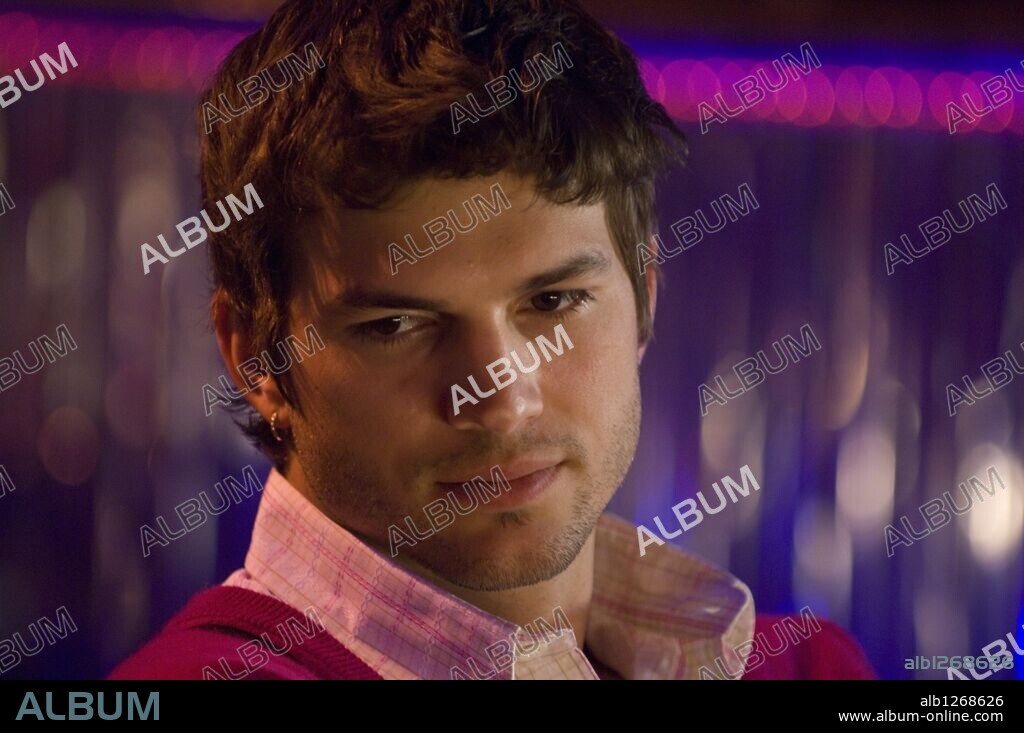 ASHTON KUTCHER en AMERICAN PLAYBOY-SPREAD, 2009 (SPREAD), dirigida por DAVID MACKENZIE. Copyright Barbarian films/ katalyst films/oceana media finance / ROBINETTE, DALE.