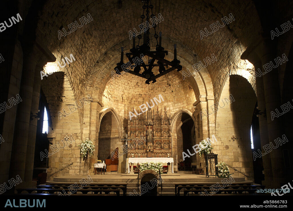 Lleida; IEsglesia de Sant Llorenç; nau central y altar (románic - gótic).