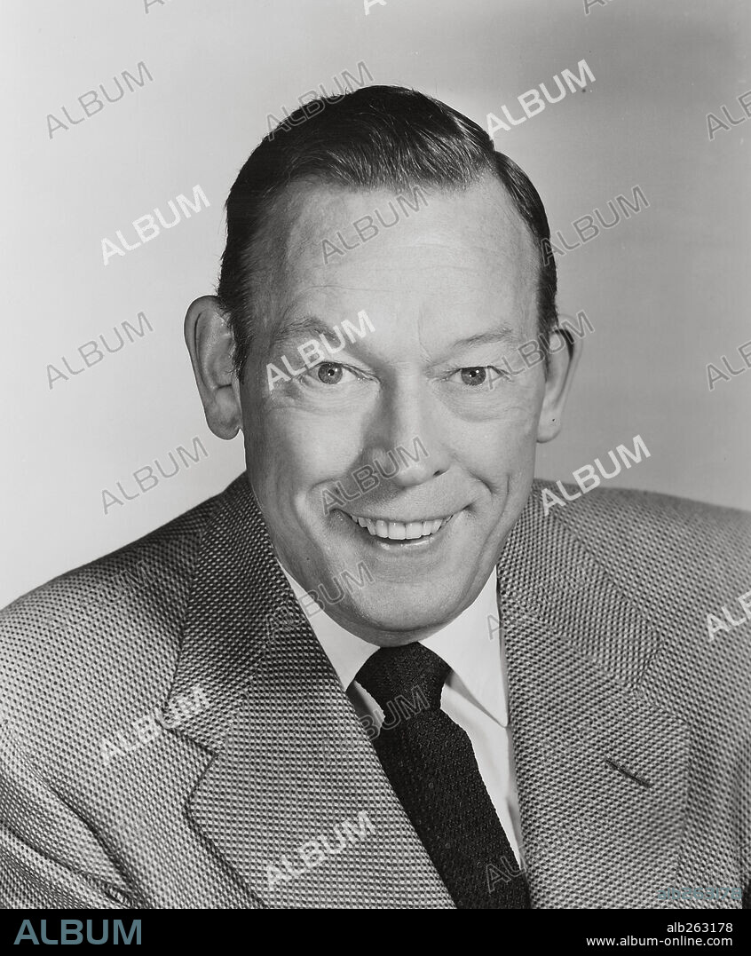 FRED ALLEN en NO ESTAMOS CASADOS, 1952 (WE'RE NOT MARRIED!), dirigida por EDMUND GOULDING. Copyright 20TH CENTURY FOX.