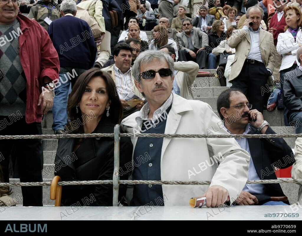 Madrid, 23/05/2007. Feria de san isidro en la plaza de Toros de las Ventas. Imanol Arias y Pastora Vega.Foto: Ignacio Gil.    ...Archdc...