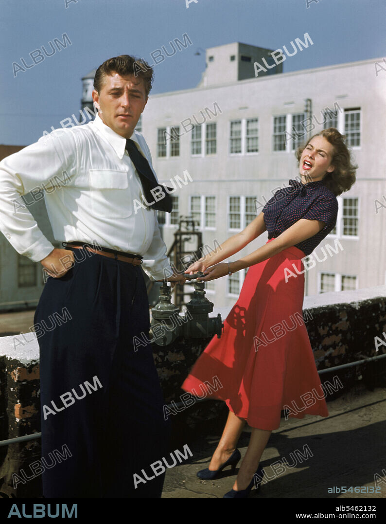 JANET LEIGH and ROBERT MITCHUM in HOLIDAY AFFAIR, 1949, directed by DON HARTMAN. Copyright RKO.