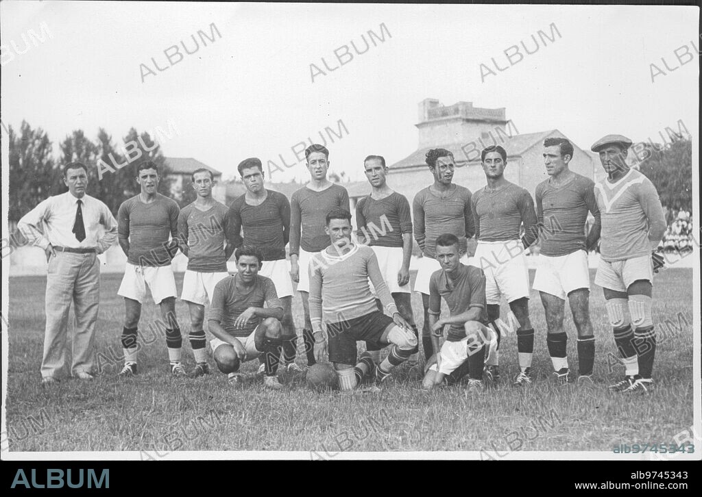 Players who were part of the Levabte C. F de Valencia team during the 1933-34 season.