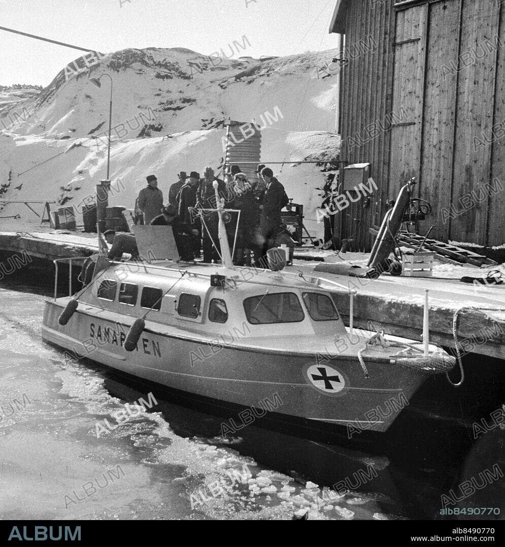 DJUPVIK 1955-02-12.. Djupviks varv på Tjörn. Samariten - ny sjukbåt för att vara stationerad i Göteborgs skärgård. *** Local Caption *** GTDjupvik-klara-36.jpg Foto: Kamerareportage / TT / Kod: 2524.