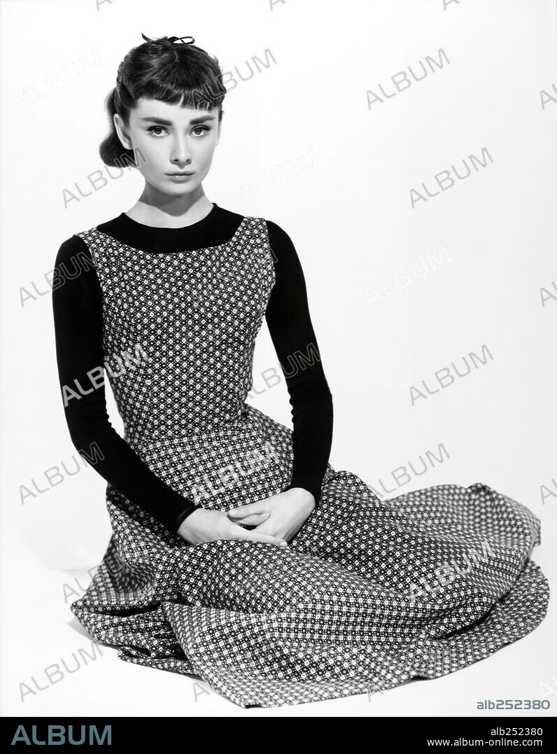 AUDREY HEPBURN en SABRINA, 1954, dirigida por BILLY WILDER. Copyright PARAMOUNT PICTURES / FRAKER, BUD.
