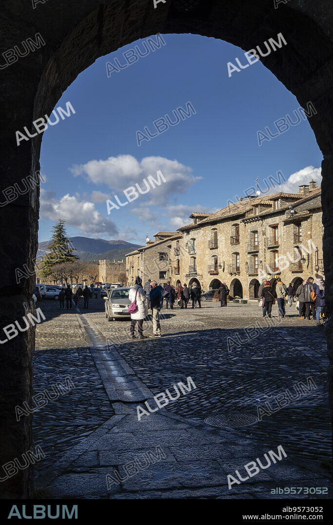 Plaza Mayor, Aínsa, Huesca, Aragón, cordillera de los Pirineos, Spain.