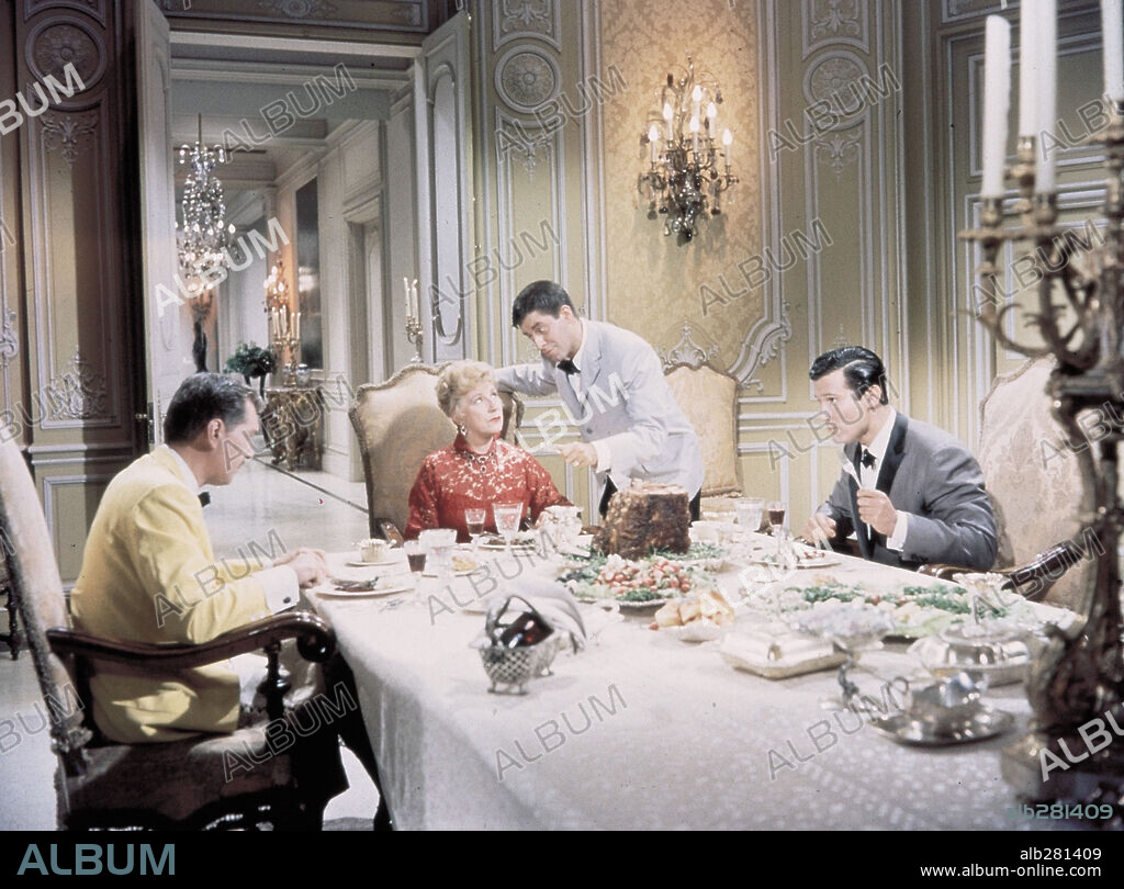 JERRY LEWIS y JUDITH ANDERSON en EL CENICIENTO, 1960 (CINDERFELLA), dirigida por FRANK TASHLIN. Copyright PARAMOUNT PICTURES.