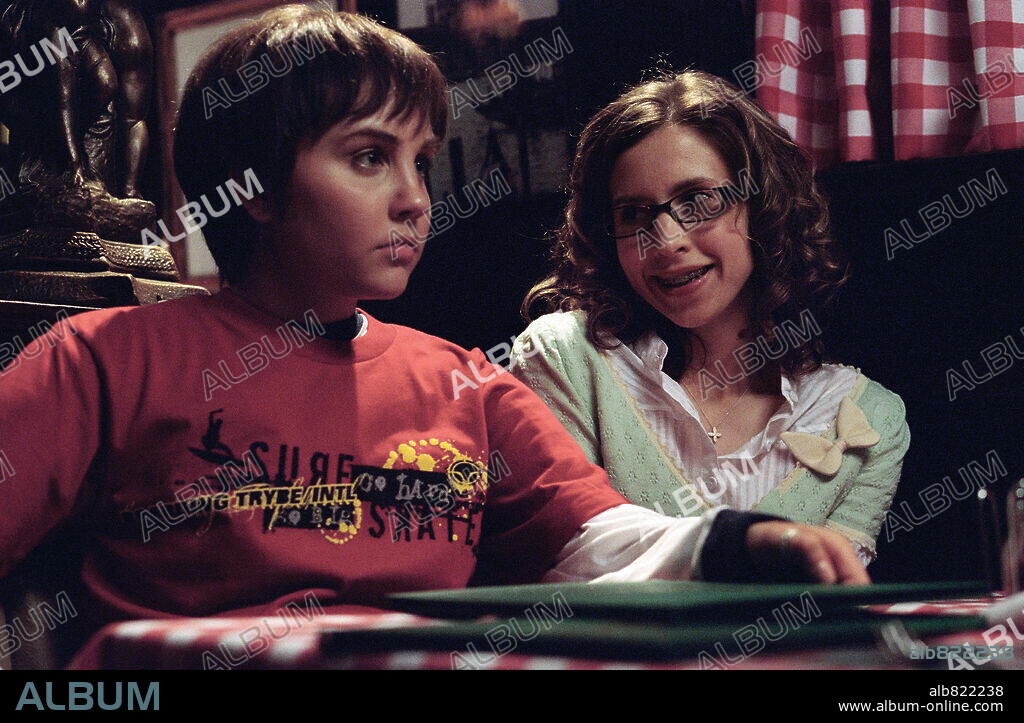 AMANDA BYNES und EMILY PERKINS in SHE'S THE MAN, 2006, unter der Regie von ANDY FICKMAN. Copyright DONNERS COMPANY/DREAMWORKS SKG/LAKESHORE ENTERTAINMENT / McEWAN, ROB.