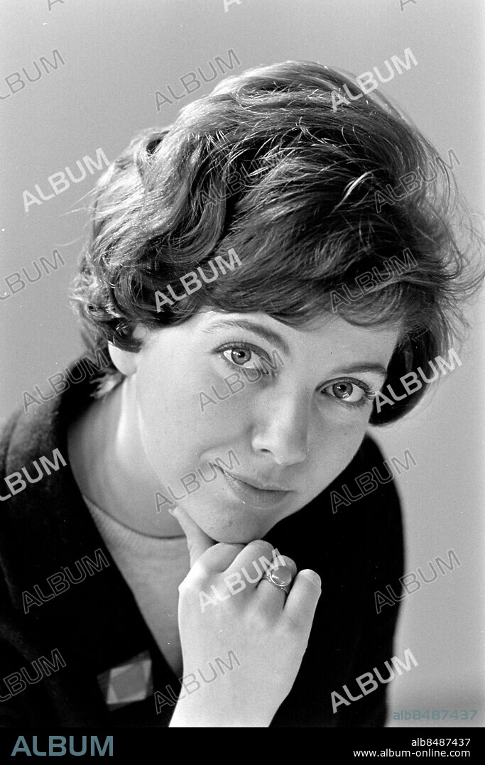 STOCKHOLM 1967-04-19.. Irène Gorosch, fd. småskollärare, som gör barnprogram i radio.. Foto: Bertil S-son Åberg / RiR / SVT / Kod: 5600. Bild och notis publ. i RiR 19/67 sid. 34 inför ett radioprogram.. RiR 18552 sv/v neg.
