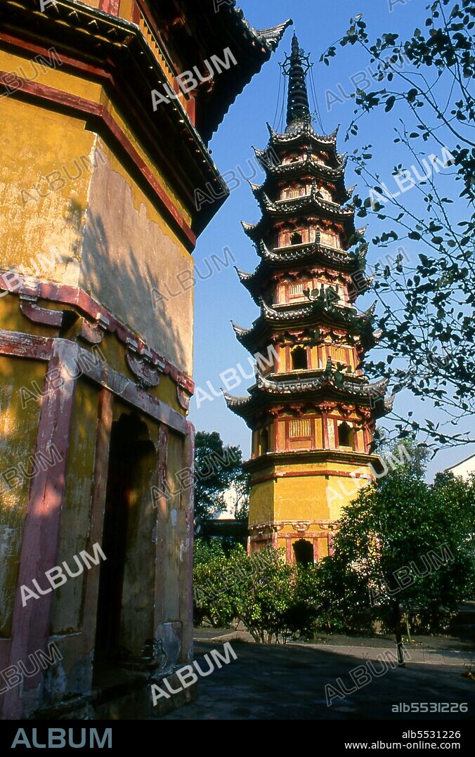 Dating from the Northern Song Dynasty (960-1127), Suzhou’s Twin Pagodas (Shuang Ta, Shuangta) are tall, narrow identical, seven-storey octagonal brick structures. One is named ‘Clarity Dispensing Pagoda’, and the other “Beneficence Pagoda’. Suzhou, the city of canals and gardens, was called the ‘Venice of the East’ by Marco Polo. An ancient Chinese proverb states: ‘In Heaven there is Paradise; on Earth there is Suzhou’. The city’s love affair with gardens dates back 2,500 years and continues still. At the time of the Ming dynasty (1368–1644) there were 250 gardens, of which about a hundred survive, although only a few are open to the public.