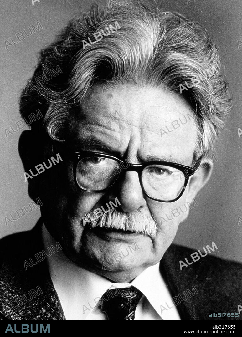 Bularian novelist and playwright Elias Canetti.