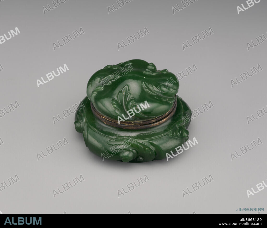 Bonbonniere. Artist: Berquin-Varangoz Workshop. Culture: France. Dimensions: H. 2 1/4 in. (5.7 cm); W. 1 3/8 in. (3.5 cm). Date: 1898.