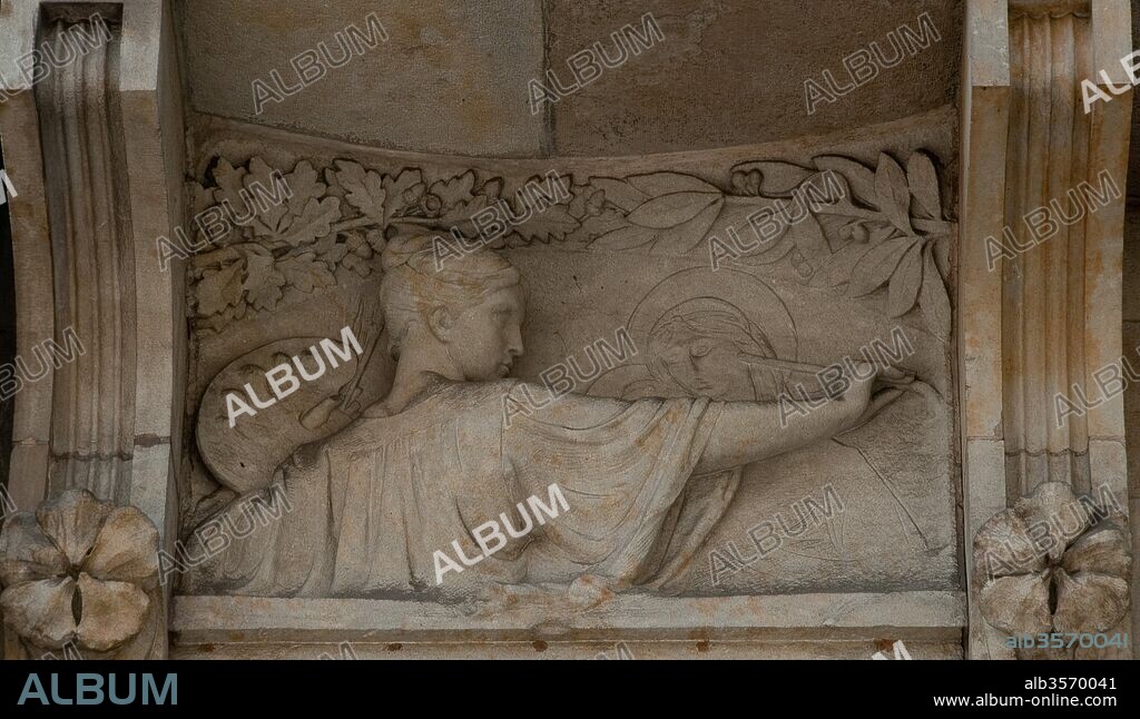 ALEXANDRE SOLER I MARCH and EUSEBI ARNAU I MASCORT. Alexandre Soler; Eusebi Arnau / "Allegory of Painting", 1907-1909, Sculpture relief by Eusebi Arnau on the facade of the Heribert Pons House by architect Alexandre Soler.