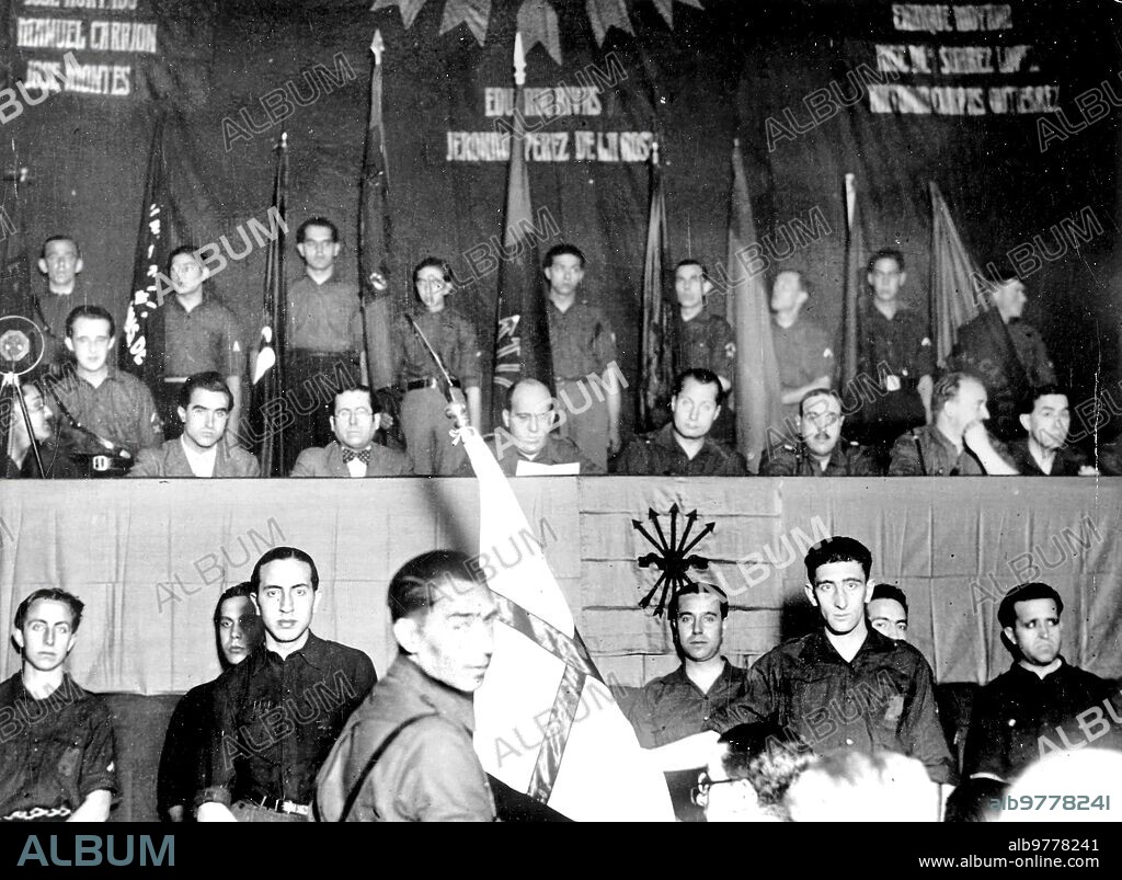 25 enero 1936. Zaragoza. Presidencia del Mítin celebrado por falange Española en el frontón cinema Y, A la Izquierda, José Antonio durante su Discurso.