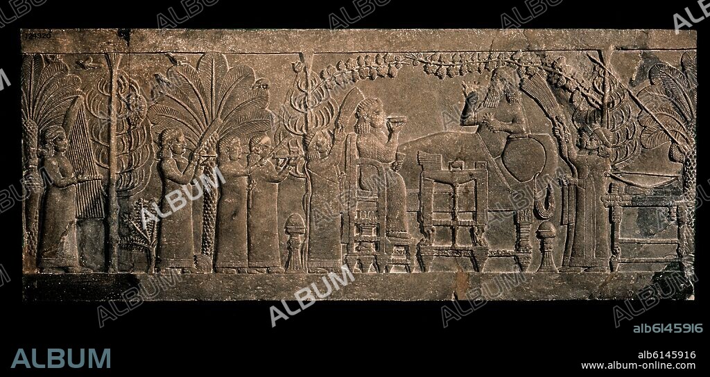 BANQUETE BAJO EL EMPARRADO - RELIEVE ASIRIO - ASURBANIPAL 668-627 A.C.