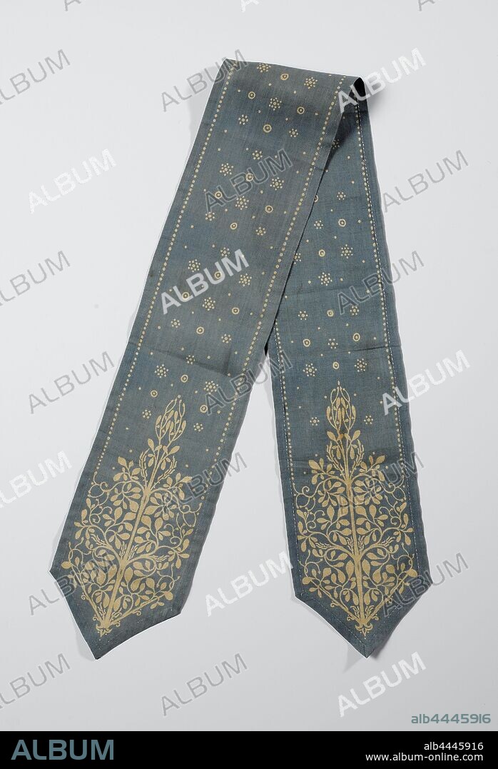 Bookmark in blue with batik pattern, including a tree motif in the pointed ends, Bookmark in blue with batik pattern of a dotted line along the long sides, between dots and circles and a tree motif in the pointed ends. Hems are sewn to one side., Willem Karel Rees, Netherlands, in or before 1909, geheel, l 92 cm × w 10.2 cm.