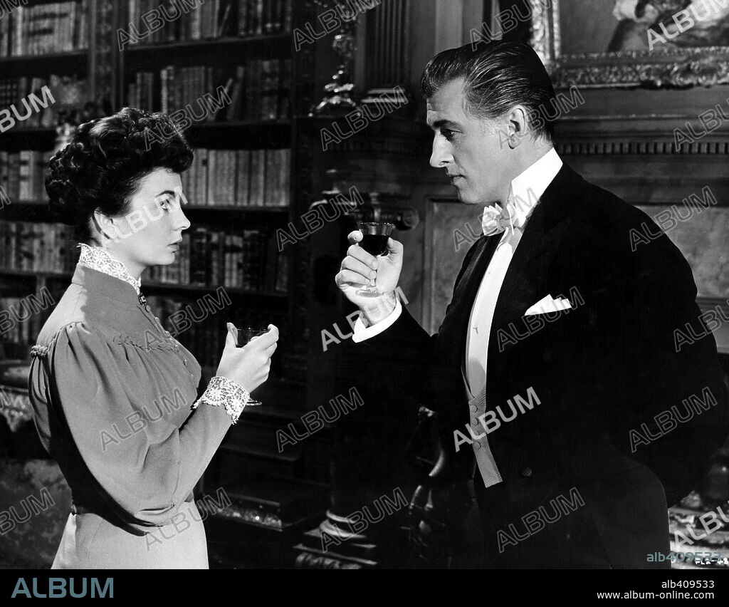 JEAN SIMMONS y STEWART GRANGER en PASOS EN LA NIEBLA, 1955 (FOOTSTEPS IN THE FOG). Copyright COLUMBIA BRITISH.