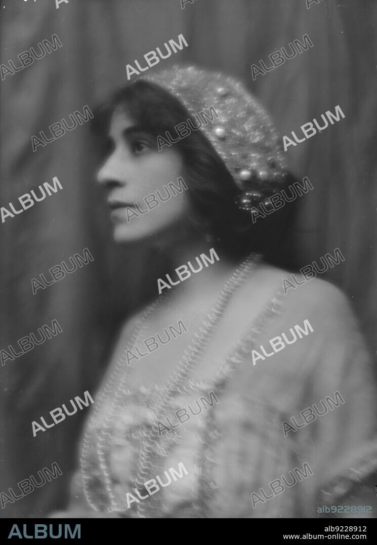 ARNOLD GENTHE. Lyons, Lurline, portrait photograph, 1912 Nov. 16.