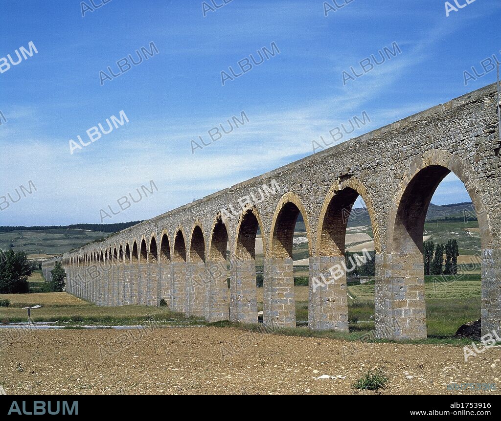 ARTE S. XVIII. ESPAÑA. VENTURA RODRIGUEZ (Ciempozuelos,1717-Madrid,1785) Arquitecto español. ACUEDUCTO DE NOAIN. Realizado entre 1780 y 1790 para llevar agua a las fuentes de Pamplona desde el manantial de Subiza. Navarra.