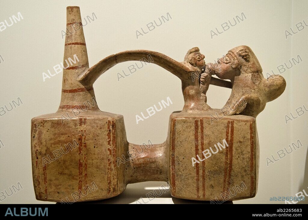 Ceramic vessel, erotic art Moche culture 100 AC-800 AC Perú.