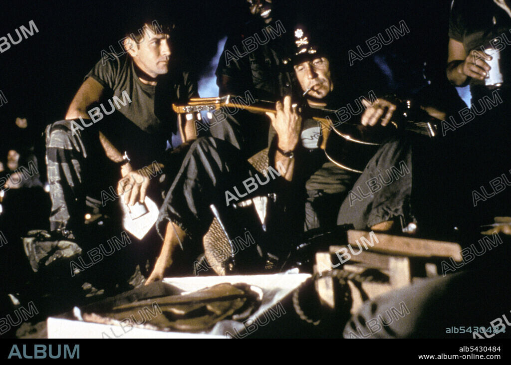 MARTIN SHEEN und ROBERT DUVALL in APOCALYPSE NOW, 1979, unter der Regie von FRANCIS FORD COPPOLA. Copyright ZOETROPE/UA.