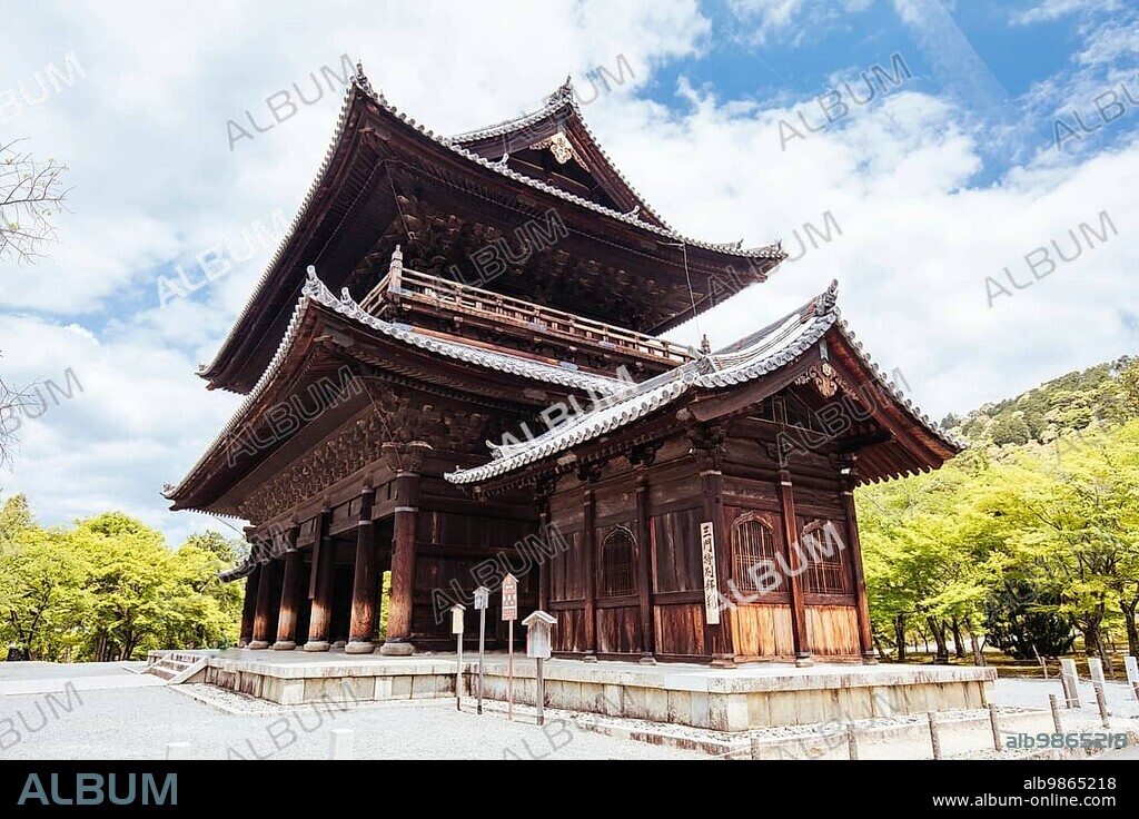 Sanmon Gate at Nanzen-ji Temple on a warm spring day in Kyoto, Japan, Asia.