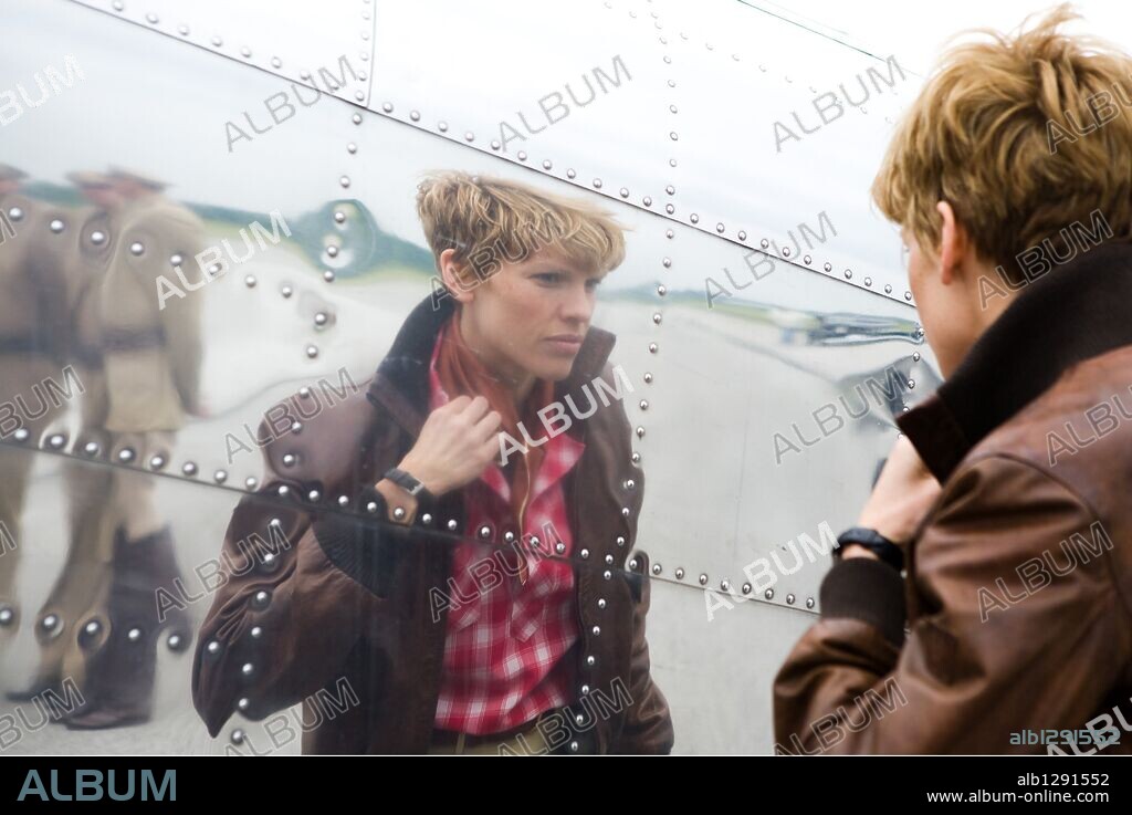 HILARY SWANK in AMELIA, 2009, directed by MIRA NAIR. Copyright FOX SEARCHLIGHT PICTURES / WORONER, KEN.