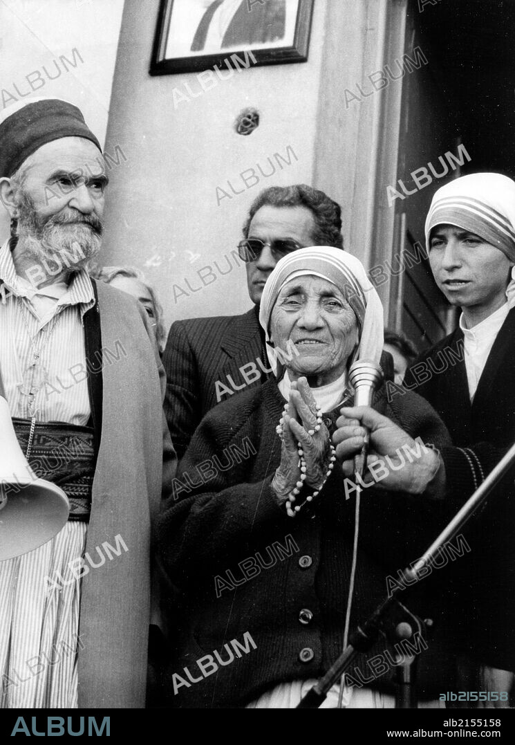 Albanian-born mother teresa at the opening of the muslim bectashian center in tirana, albania 1991.