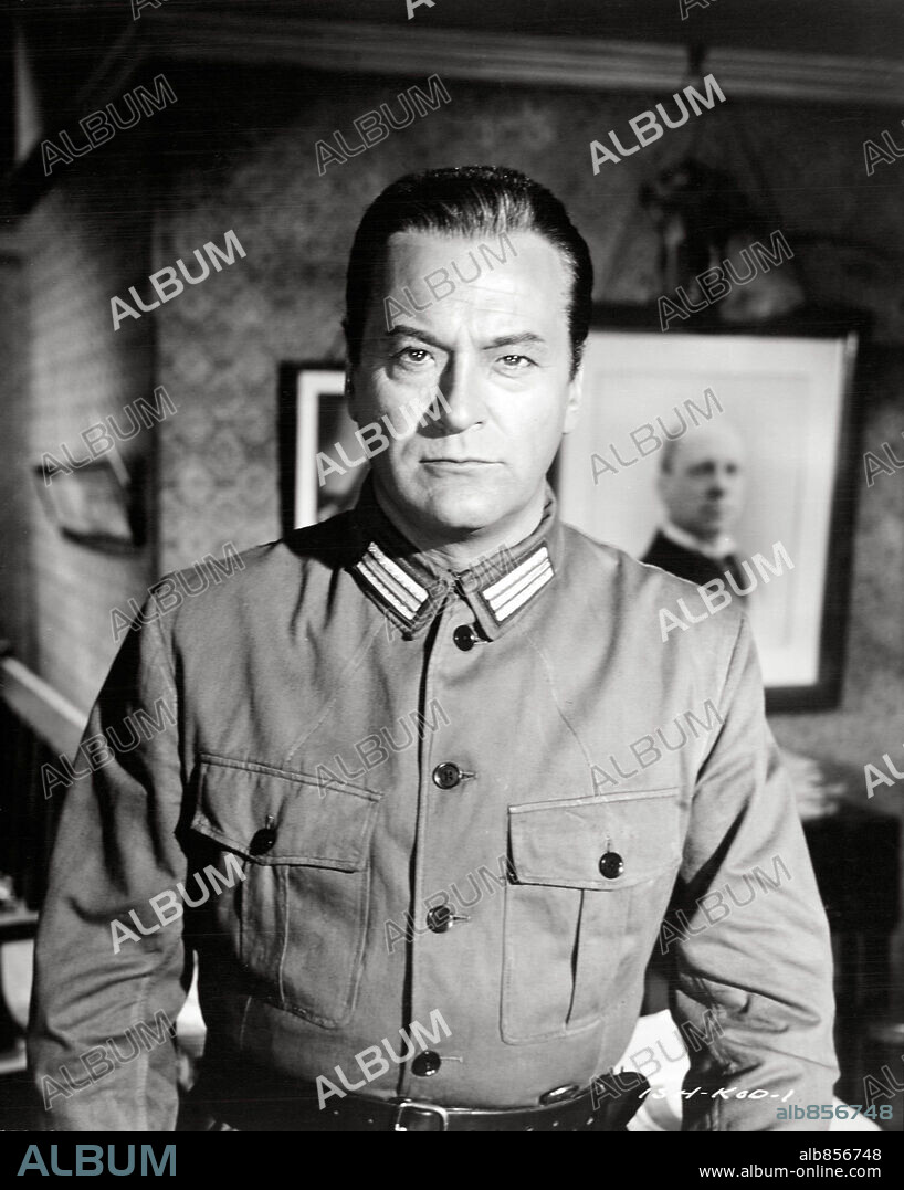 CURD JüRGENS en EL ALBERGUE DE LA SEXTA FELICIDAD, 1958 (INN OF THE SIXTH HAPPINES), dirigida por MARK ROBSON. Copyright 20TH CENTURY FOX / Cortesía.