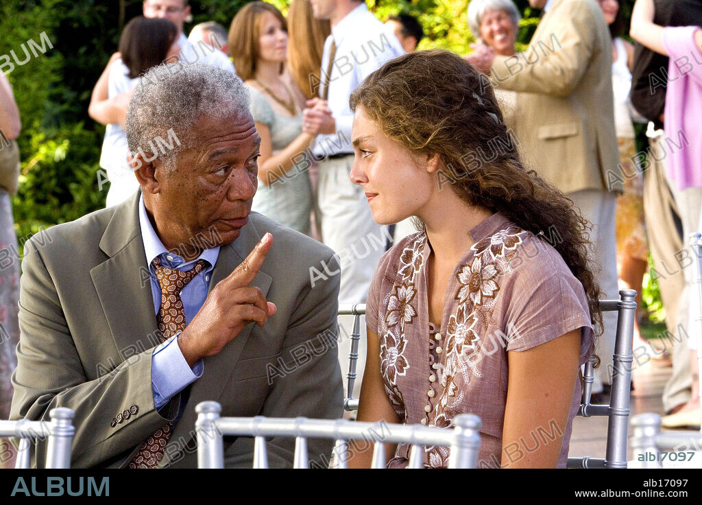 ALEXA DAVALOS et MORGAN FREEMAN dans FEAST OF LOVE, 2007, réalisé par ROBERT BENTON. Copyright GREENESTREET FILMS/LAKESHORE ENTERTAINMENT/REVELATIONS ENTER / SOREL, PETER.
