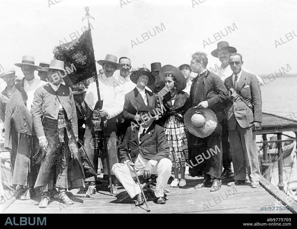 May 1933. The brotherhood of Jerez the year of its first Pilgrimage. Around Don Antonio de León y Manjón, the González Gordon, Domecq, Molina Surga and Other Distinguished Rocieros Jerezanos -Approximate date.