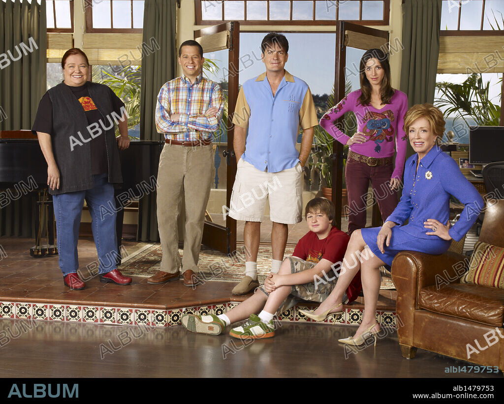 ANGUS T. JONES, CHARLIE SHEEN, CONCHATA FERRELL, EMMANUELLE VAUGIER, HOLLAND TAYLOR and JON CRYER in TWO AND A HALF MEN, 2003, directed by CHUCK LORRE and LEE ARONSOHN. Copyright CHUCK LORRE PRODUCT./WOLF FILMS/WARNERBROS TELEVISION.