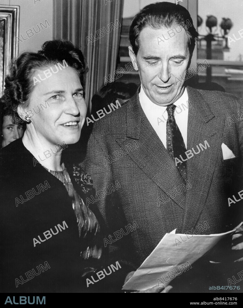 STOCKHOLM 1962-01-04. Socialdemokratiska statsrådet Ulla Lindström och landshövding Valter Åman vid det första styrelsesammanträdet med Nämnden för internationellt bistånd (NIB) som är upptakten till en svensk offensiv för u-landshjälp.. Foto: Stig A Nilsson / DN / TT Kod: 43. **SvD OUT**.