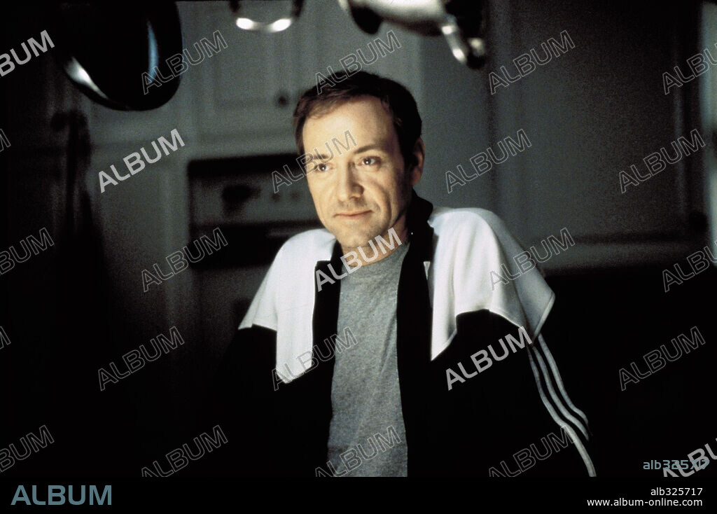 KEVIN SPACEY en AMERICAN BEAUTY, 1999, dirigida por SAM MENDES. Copyright TM & DREAMWORKS / SEBASTIAN, LOREY.
