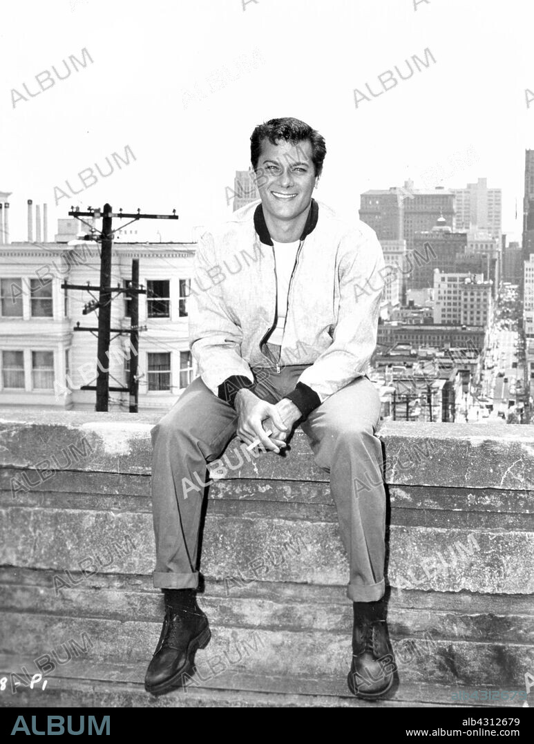 TONY CURTIS in THE MIDNIGHT STORY, 1957, directed by JOSEPH PEVNEY. Copyright UNIVERSAL INTERNATIONAL.
