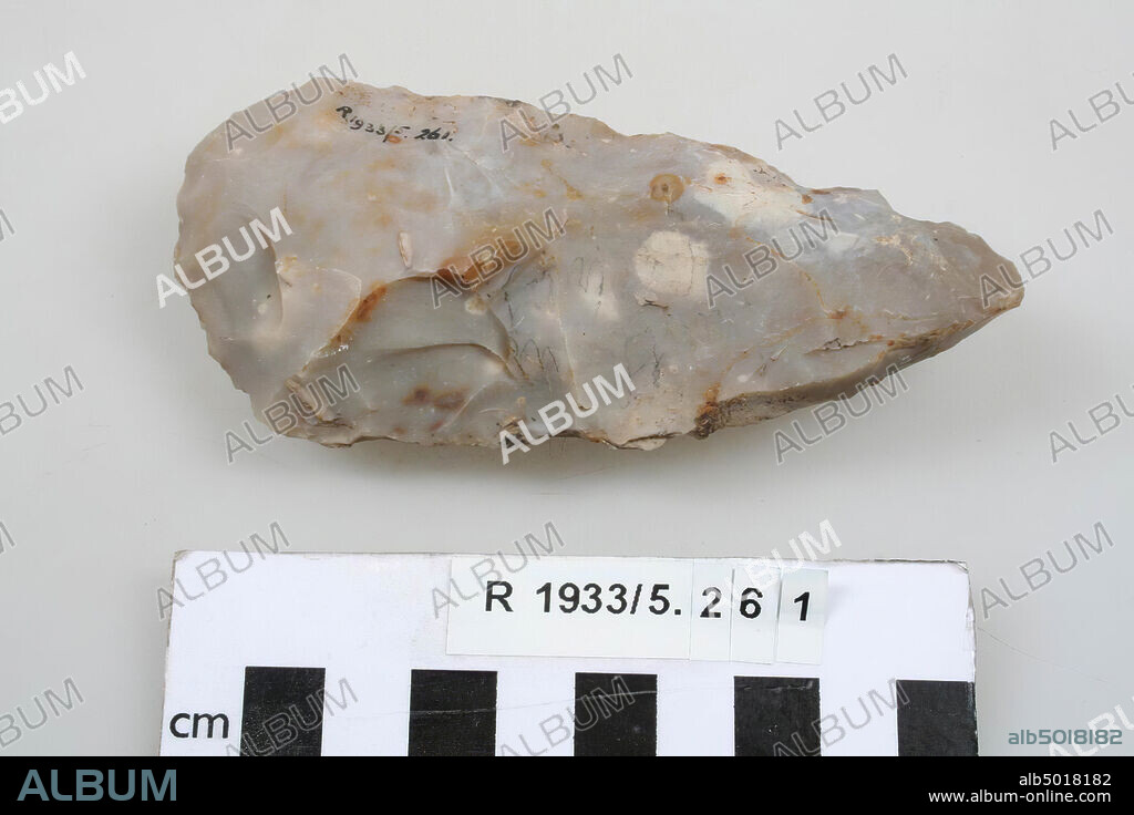 Flint ax or chopper, ax, stone, flint, 10.8 x 4.8 x 2.4 cm, prehistory, France, unknown, unknown, Mont louis, Loiret.