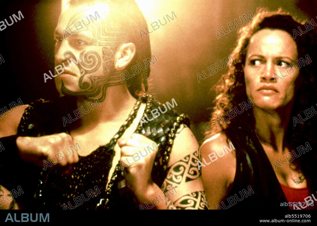 JULIAN ARAHANGA und RENA OWEN in DIE LETZTE KRIEGERIN, 1994 (ONCE WERE WARRIORS), unter der Regie von LEE TAMAHORI. Copyright NEW ZEALAND FILM COMMISSION.