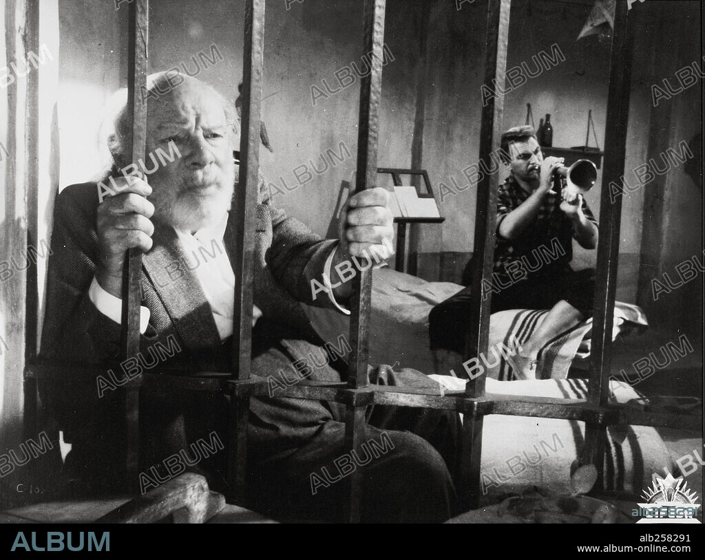 EDMUND GWENN y FRANCO FABRIZI en CALABUCH, 1956, dirigida por LUIS GARCIA BERLANGA. Copyright AGUILA FILMS/FILMS COSTELLAZIONE.