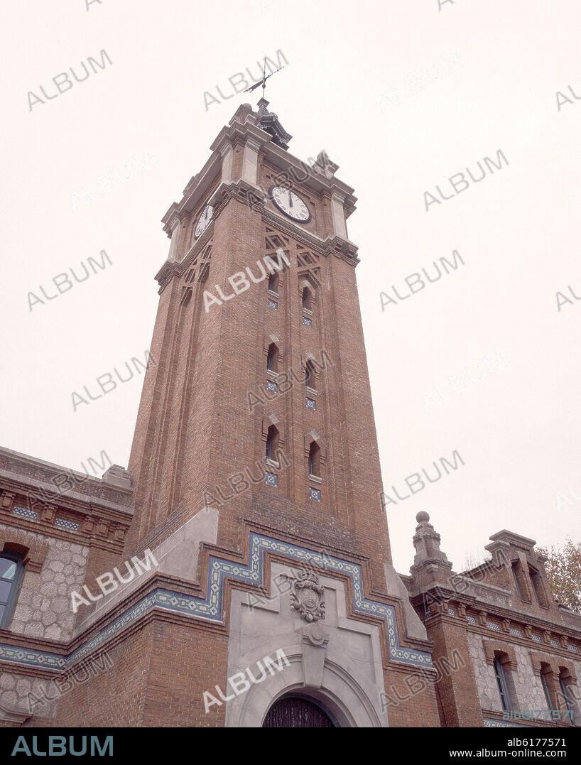 LUIS BELLIDO GONZÁLEZ. DET - TORRE DEL RELOJ DEL EDIFICIO NEOMUDEJAR 1909 - ANTIGUO MATADERO MUNICIPAL.