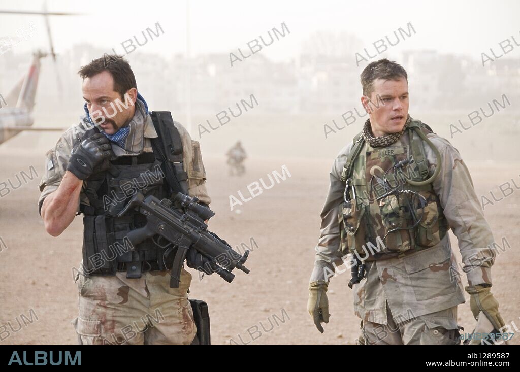 JASON ISAACS and MATT DAMON in GREEN ZONE, 2010, directed by PAUL GREENGRASS. Copyright UNIVERSAL PICTURES.