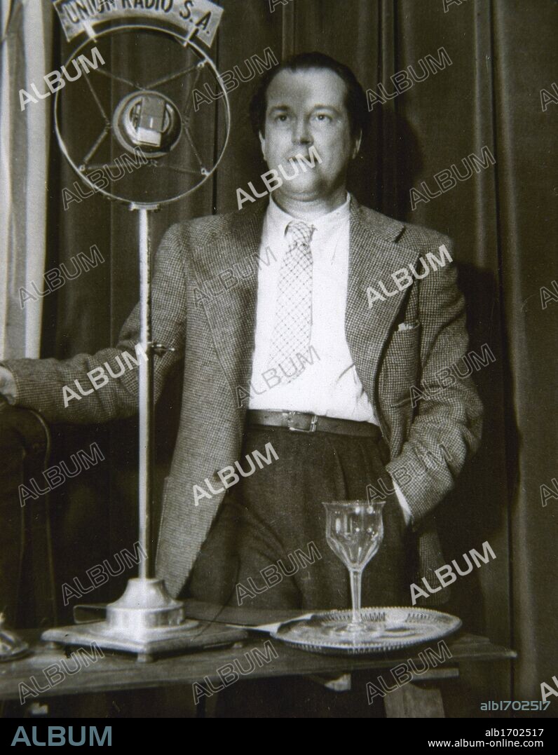 Rafael Alberti (Puerto de Santa María, Cádiz, 1902-1999). Poeta español, representante de la GENERACION DEL 27. En 1925 obtuvo el Premio Nacional de Literatura por su primer libro "Marinero en tierra". En 1983 fue galardonado con el Premio Cervantes. ALBERTI EN LOS ESTUDIOS DE "UNION RADIO".
